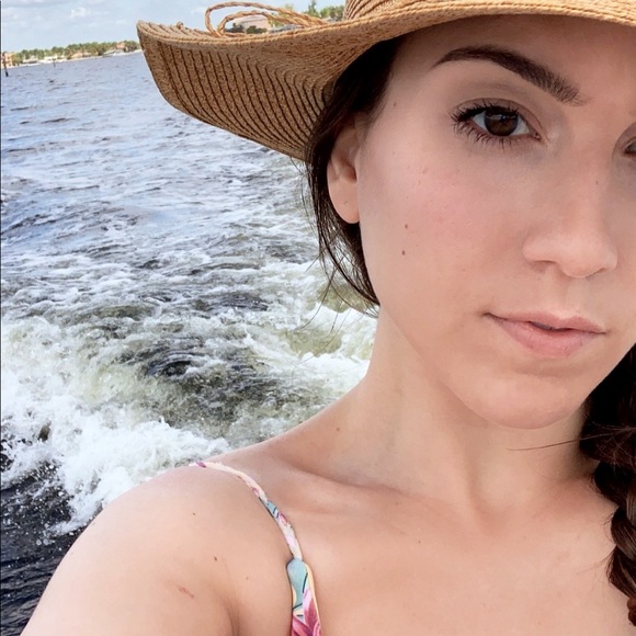 Meet your Posher, Melissa - Picture 2 of 4